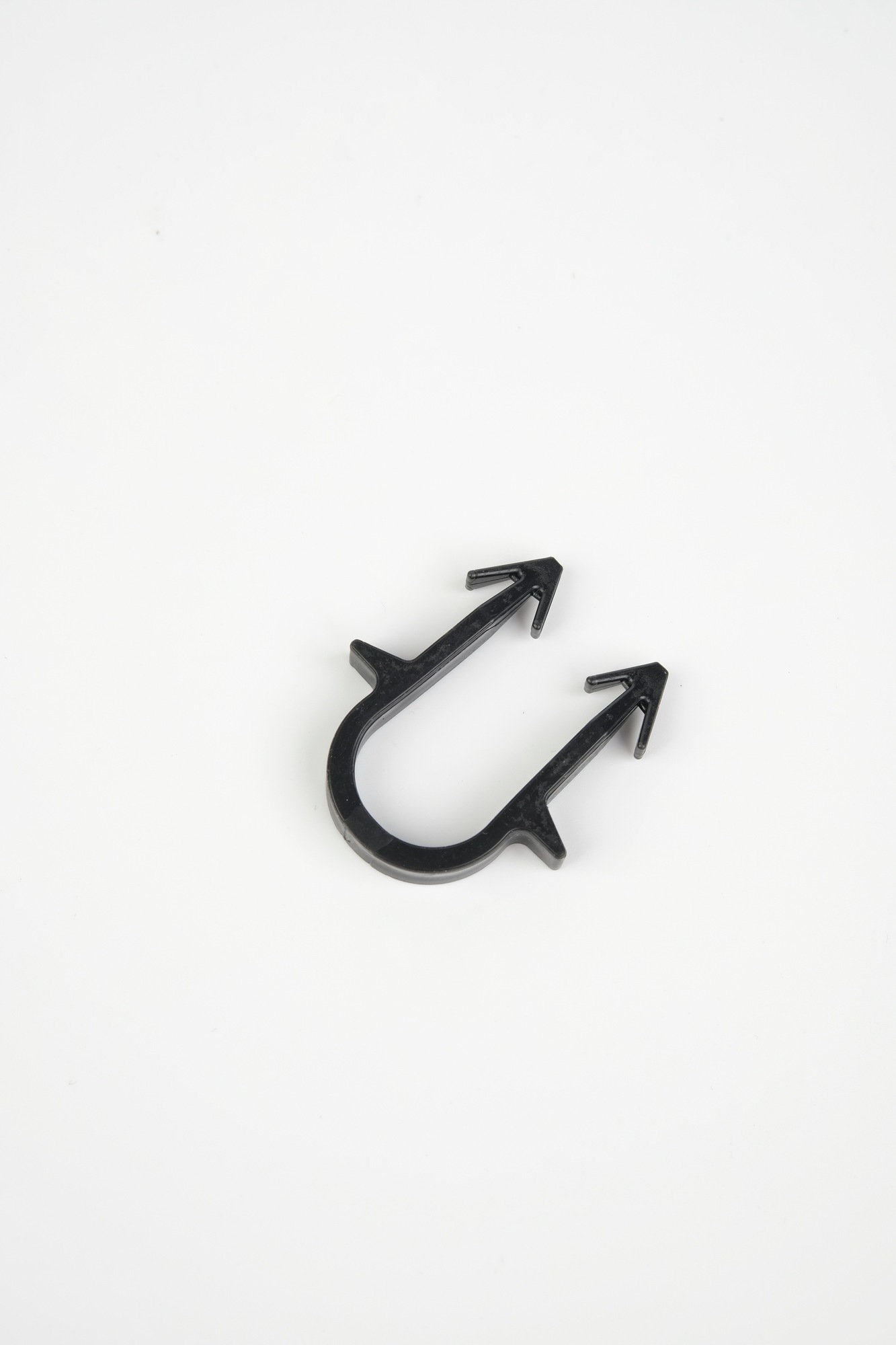 Скоба-фиксатор 16-20 мм россыпь длина скобы 42 мм ( в упаковке 100 шт) Fiksshina